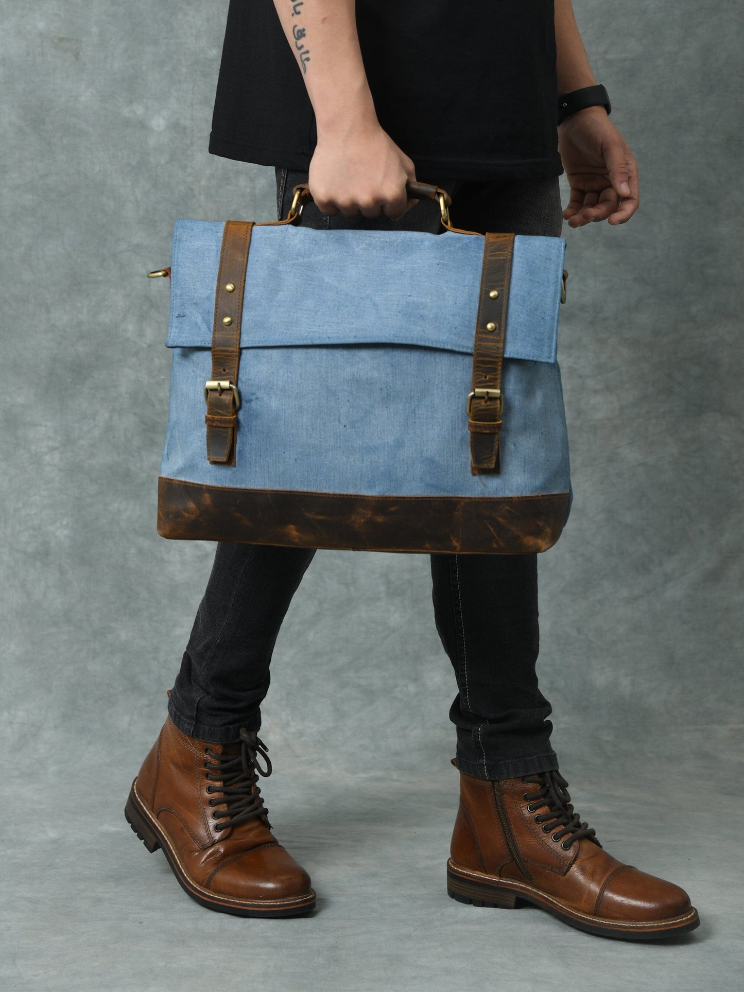 The Artic Messenger Bag